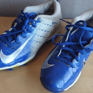 Boys 5.5 Football cleats